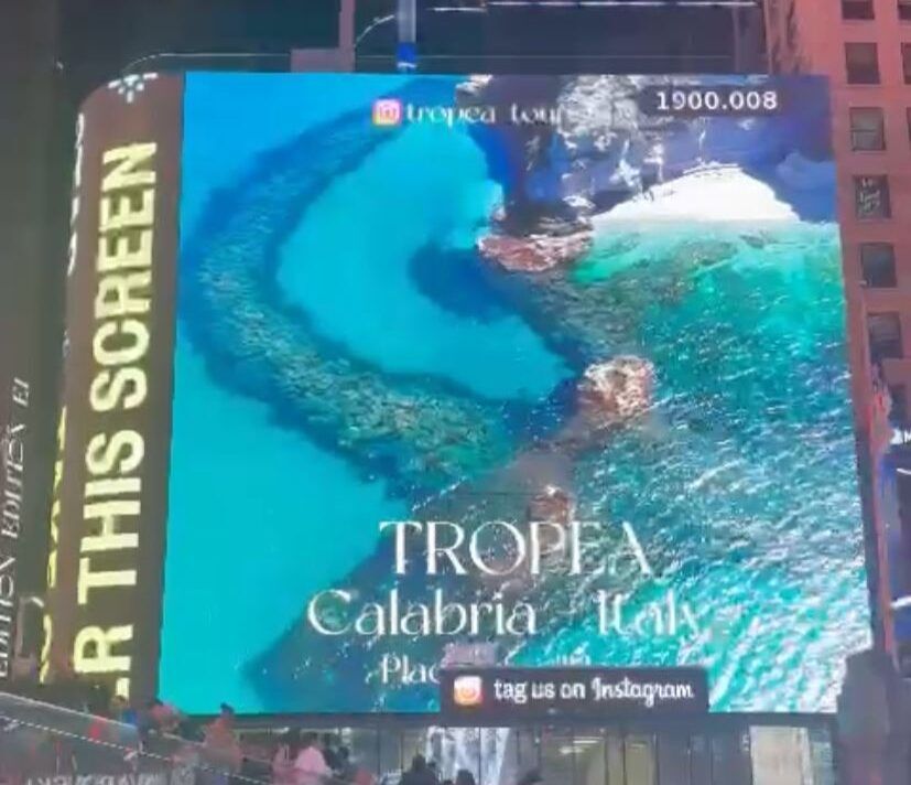 Tropea sugli schermi di Times Square, l’omaggio del designer Giuseppe Samà