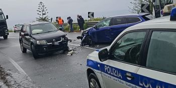 Incidente a Vibo Valentia, scontro fra due auto nei pressi della stazione – FOTO