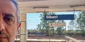 Tre incendi in pochi giorni alla stazione di Sibari, il sindaco Iacobini: «Sono dolosi, denunceremo»