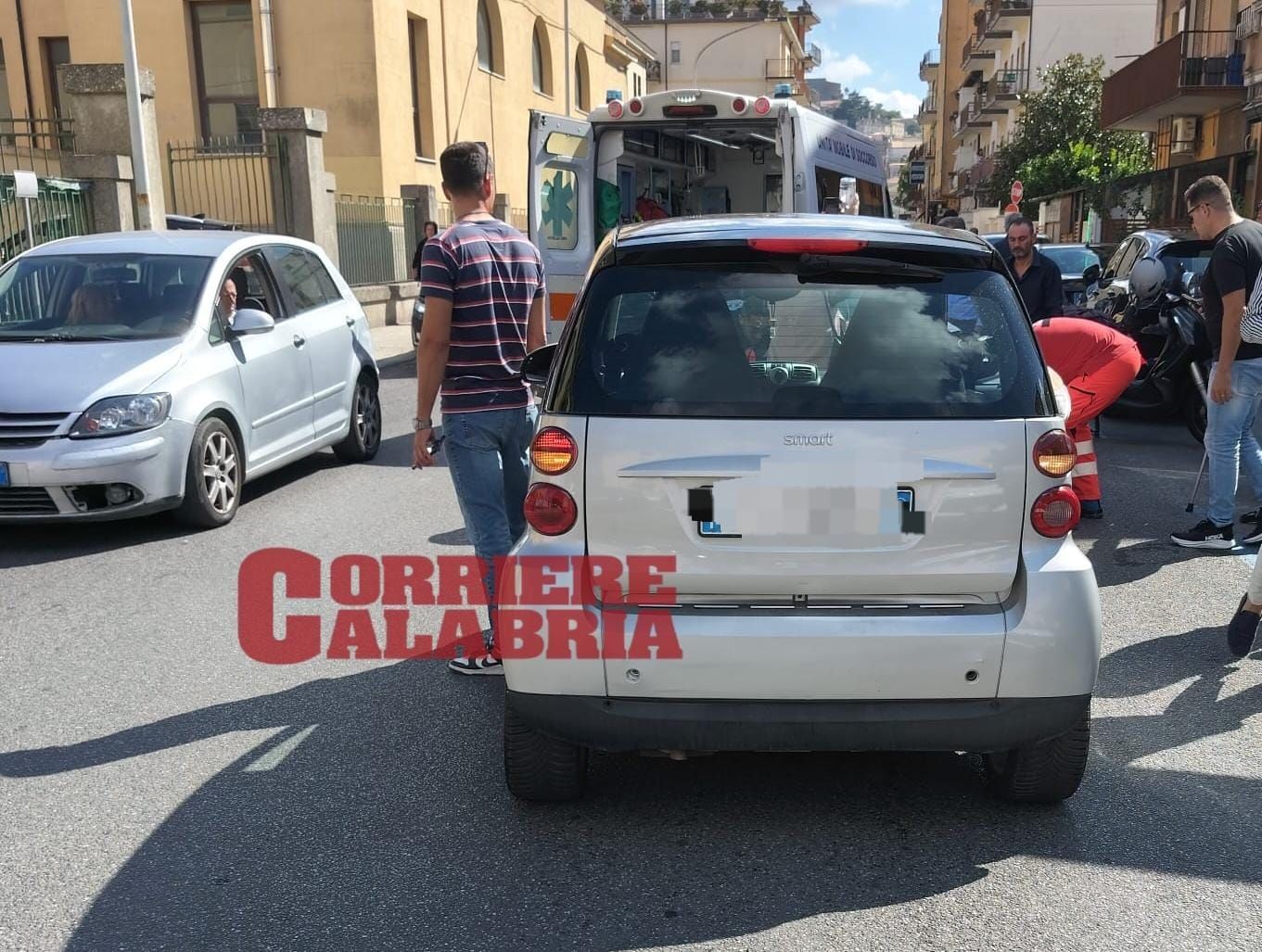 Auto investe pedone nel centro di Vibo Valentia, un ferito