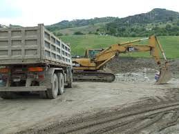 Preleva illegalmente inerti da un torrente nel Crotonese, arrestato imprenditore