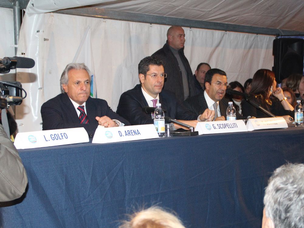 Dalla Procura a Monti, tutti nemici di Reggio