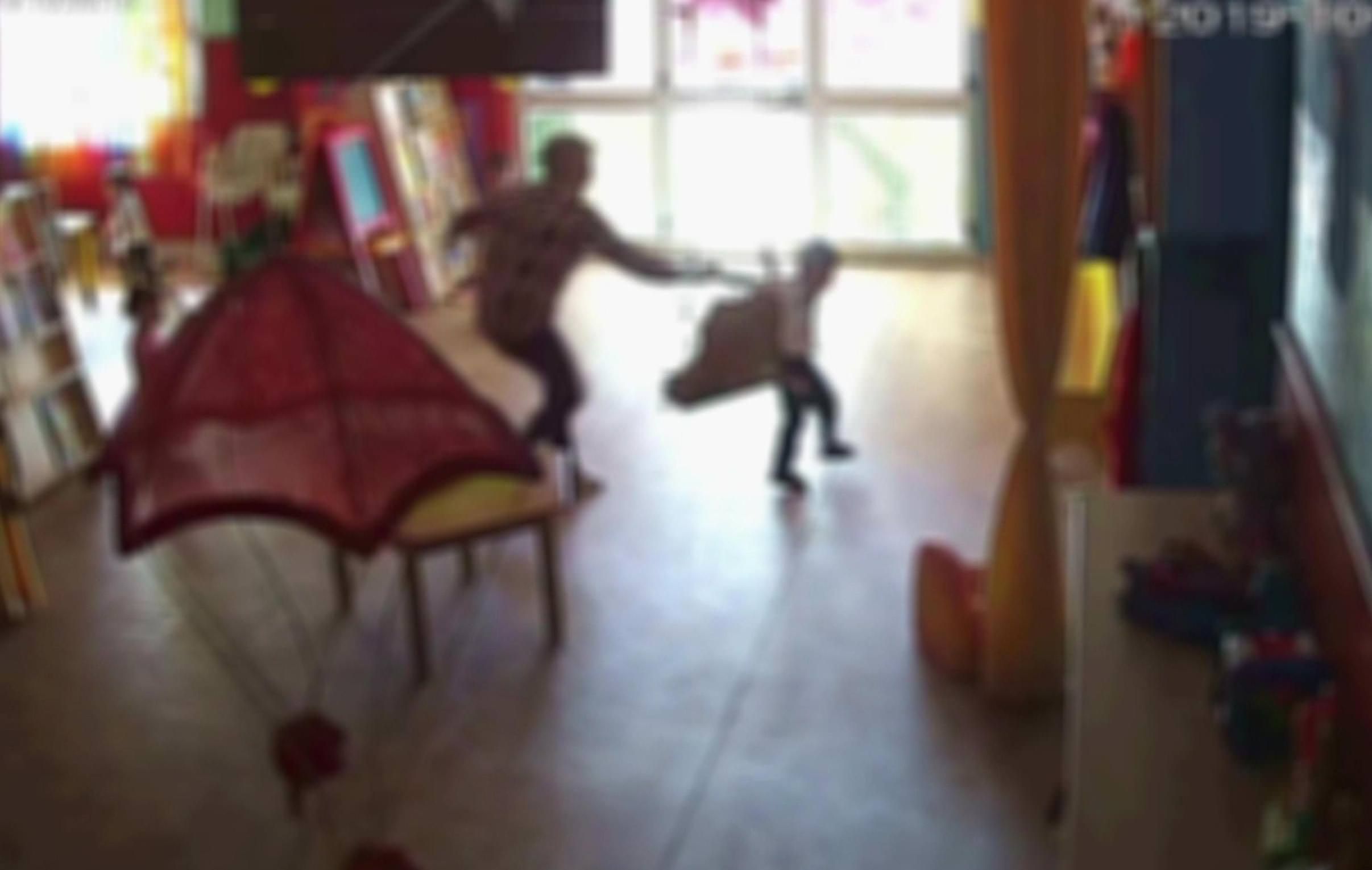 Maltrattamenti all’asilo di Cariati, torna in libertà una delle due maestre