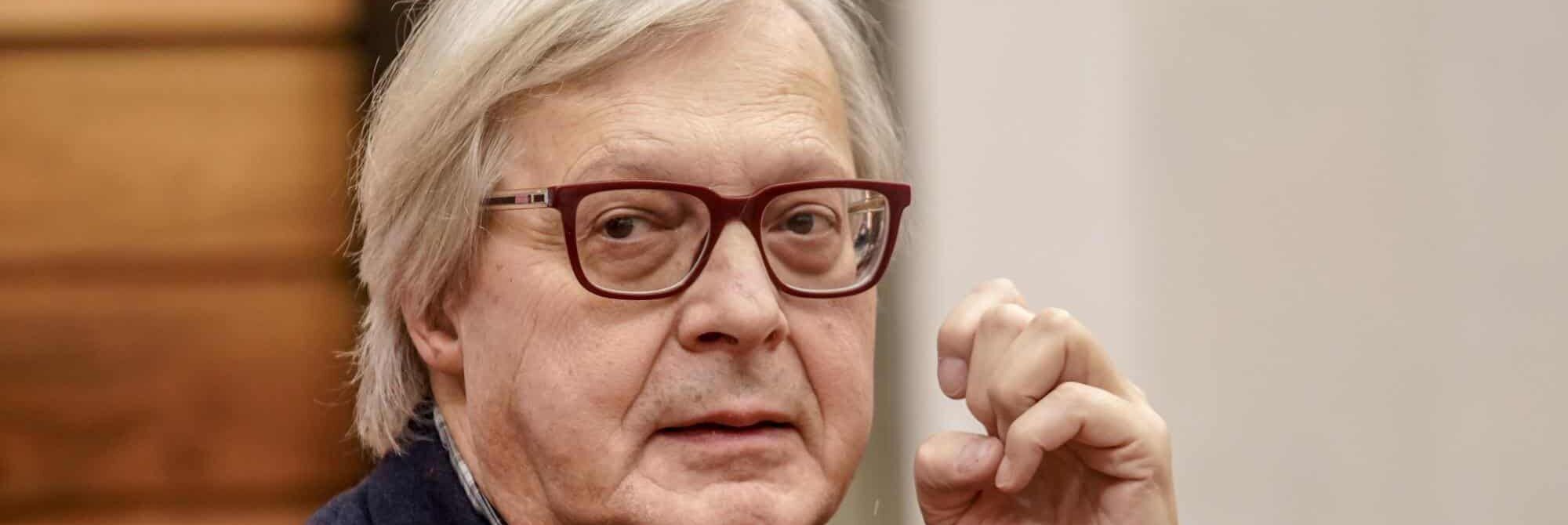 Mostra di Azzinari a San Demetrio, Il Fatto: «C’è un cachet per Sgarbi»