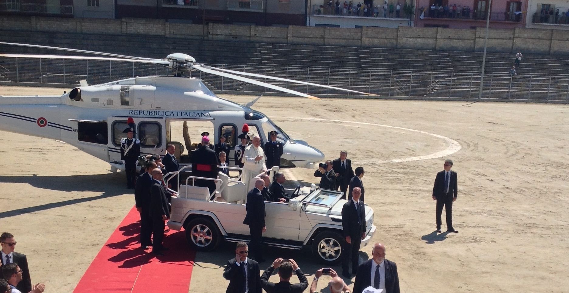 IL PAPA IN CALABRIA | Francesco scomunica i mafiosi