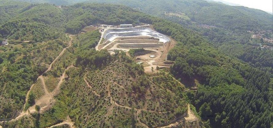 Discarica di Celico, il M5S in Procura: «Contaminazione grave»