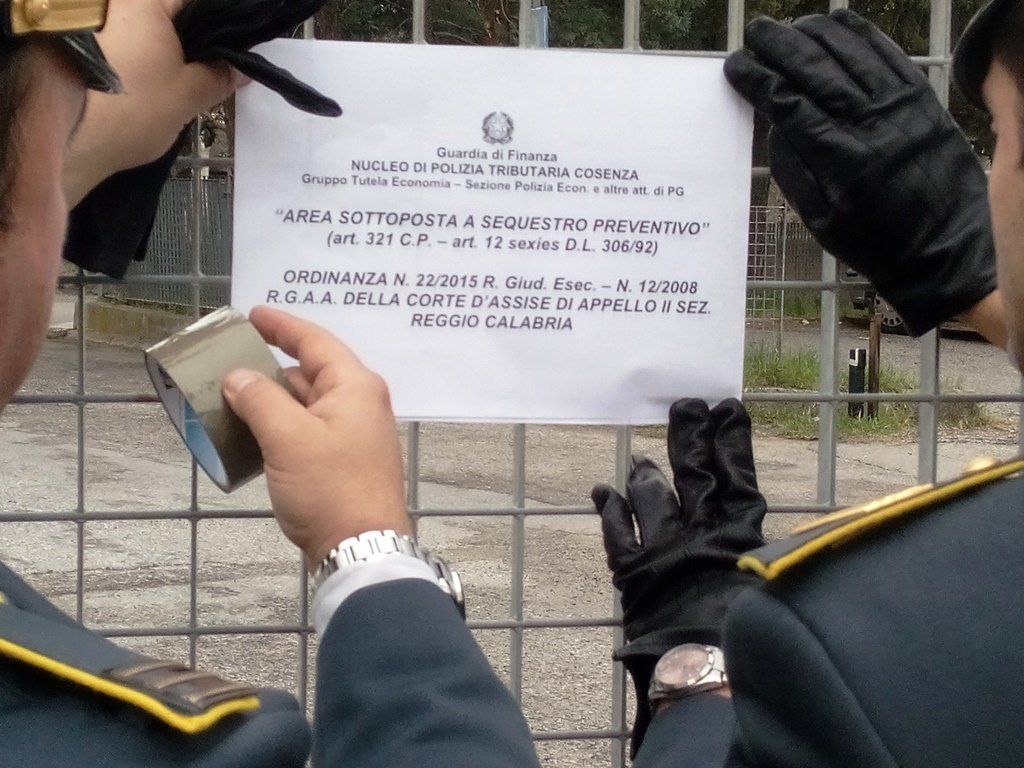 Cosenza, sequestrati beni per 230mila euro