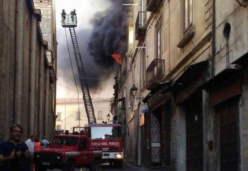 Incendio a Cosenza, sospeso il Festival delle Confluenze