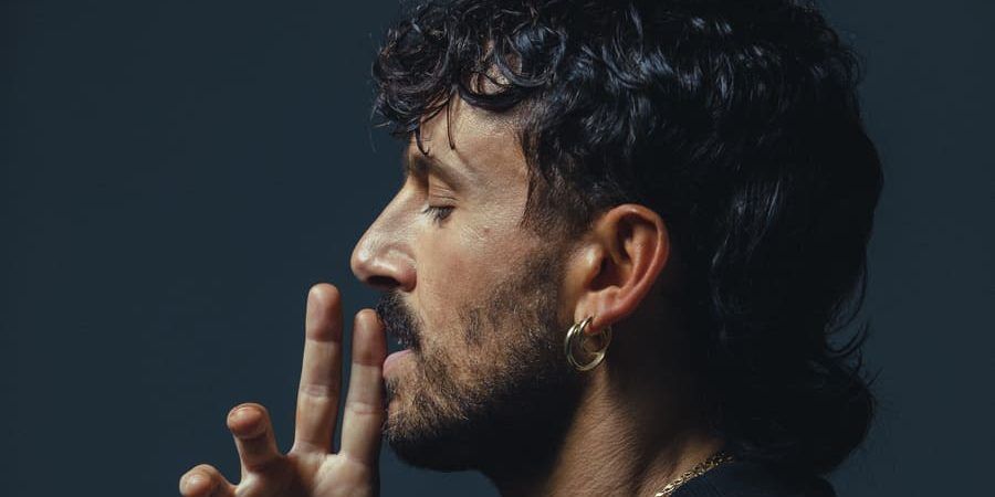 Il calabrese Aiello duetta con Levante: nel 2026 il nuovo album di inediti “Sentimentale”