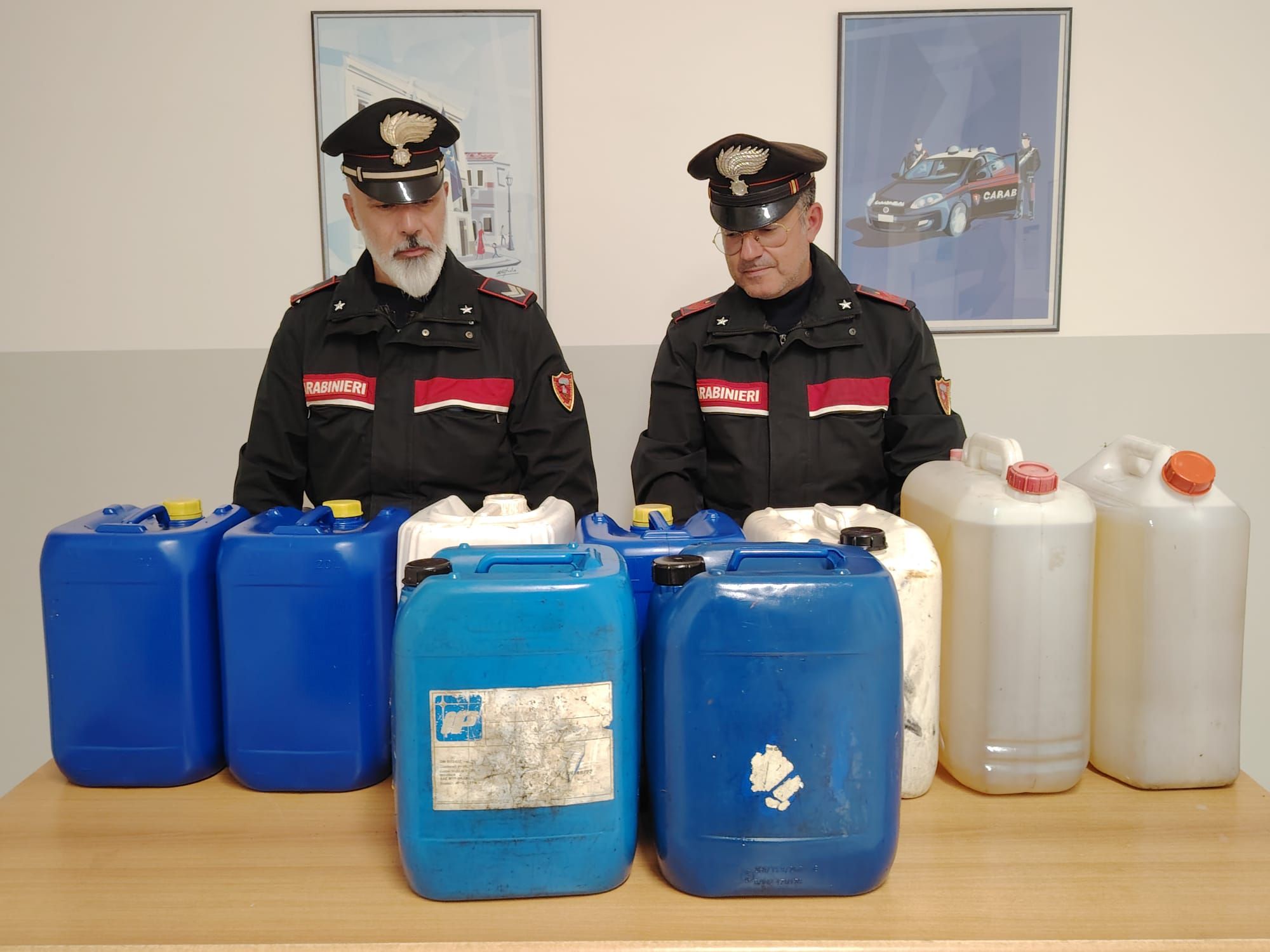 Simeri Crichi, ruba 225 litri di gasolio e tenta la fuga in auto: denunciato