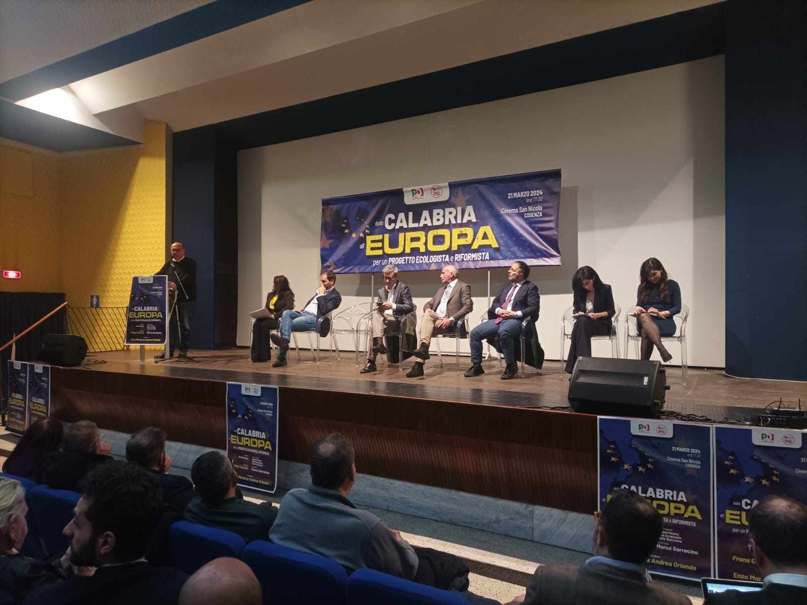 A Cosenza un «campo largo» che si ricompatta sulla solidarietà a Decaro e sugli attacchi a Occhiuto