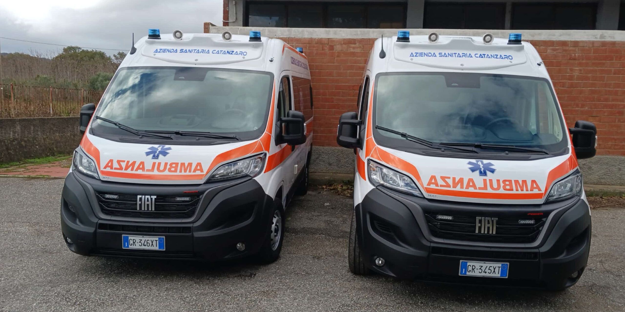 Asp Catanzaro, consegnate due nuove ambulanze alla Centrale Suem 118
