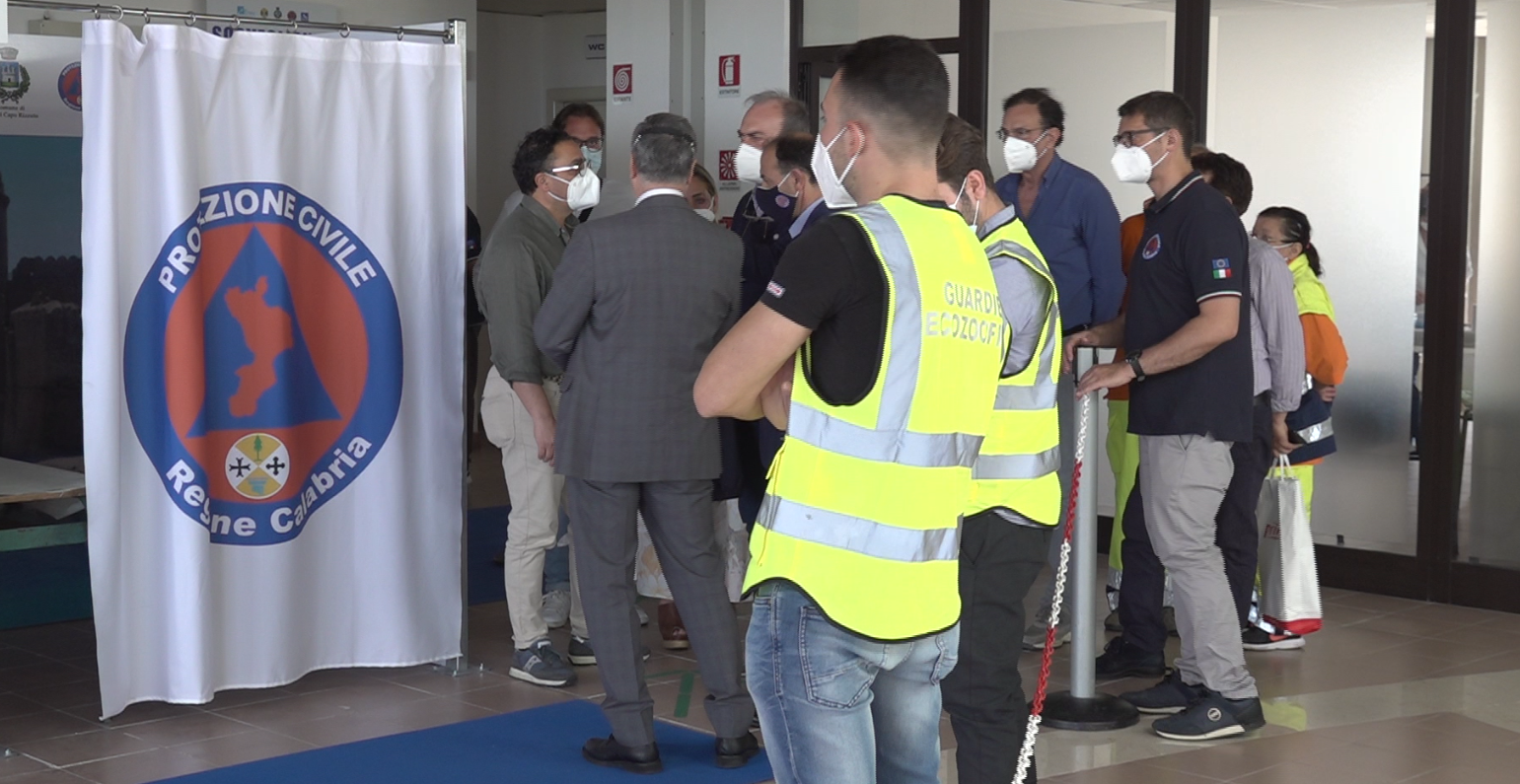 Vaccini anti-Covid, inaugurato il nuovo hub all’aeroporto di Crotone