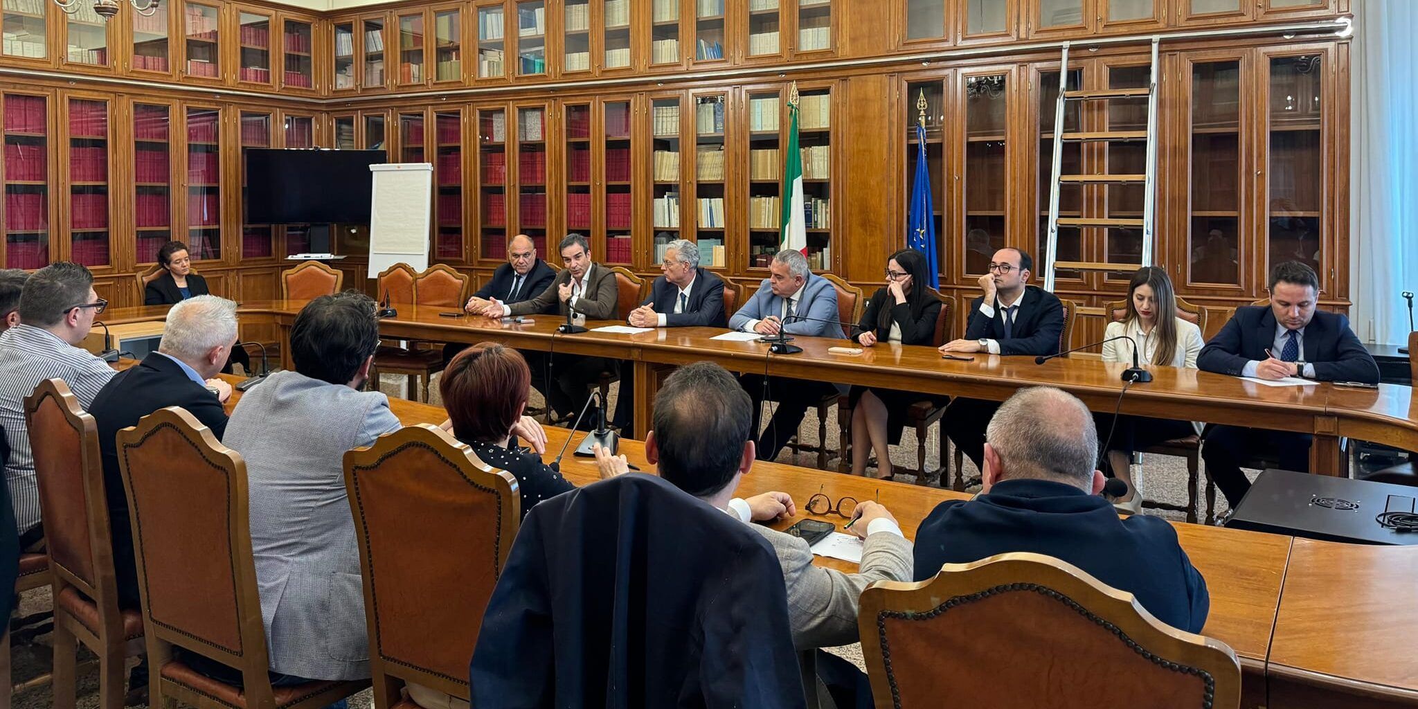 Vertenza Abramo, vertice in Prefettura a Catanzaro: «Ora nuova proroga e tavolo al Mise»