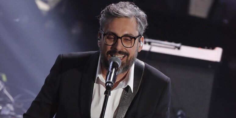 Brunori Sas: «Il mio nuovo album è una valle di lacrime. Prima di Sanremo sognavo mio padre»