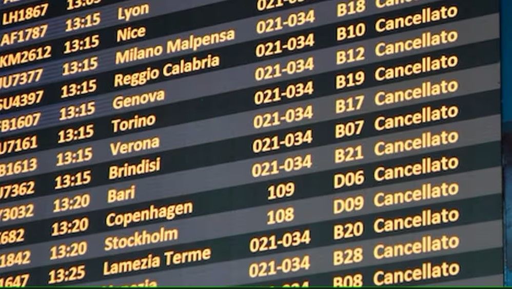 Si ferma il personale degli aeroporti, ventidue i voli cancellati in Calabria