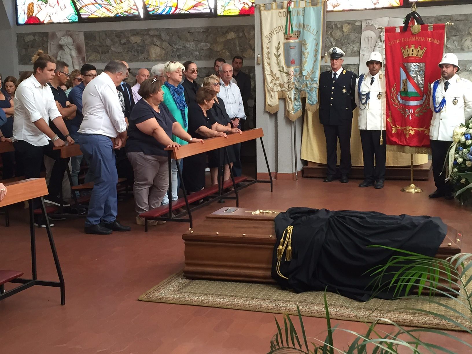 SHOCK A LAMEZIA | Rabbia e lacrime ai funerali di Pagliuso