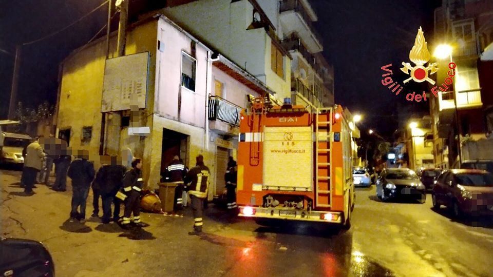 Esplode una macelleria a Reggio, feriti vigili del fuoco e poliziotti