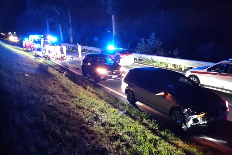Travolti in bici da un’auto, muore un ragazzo di 19 anni