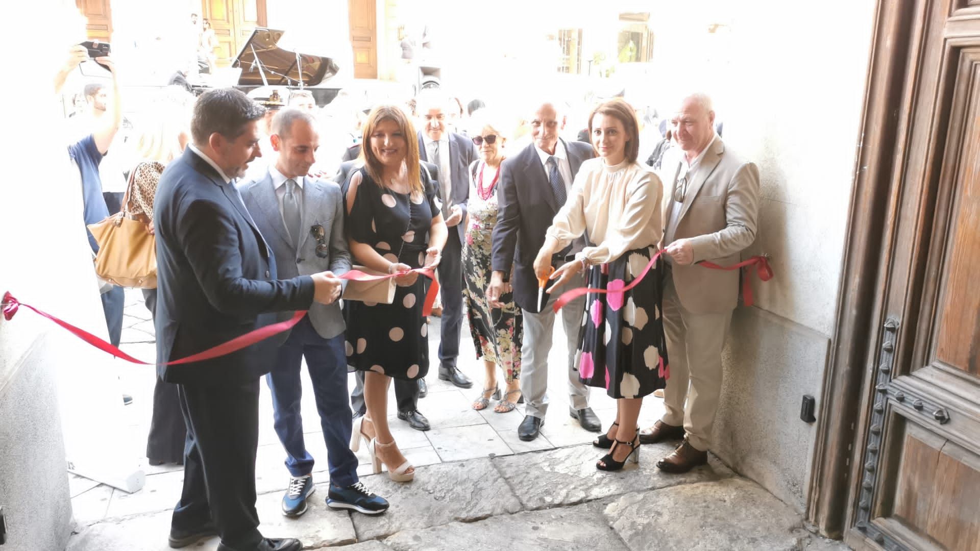 Reggio Calabria, taglio del nastro per la mostra sui 100 anni di Palazzo San Giorgio – FOTO