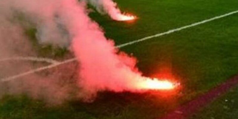 Lancia petardi in campo durante Rossanese-Montalto, Daspo per tifoso