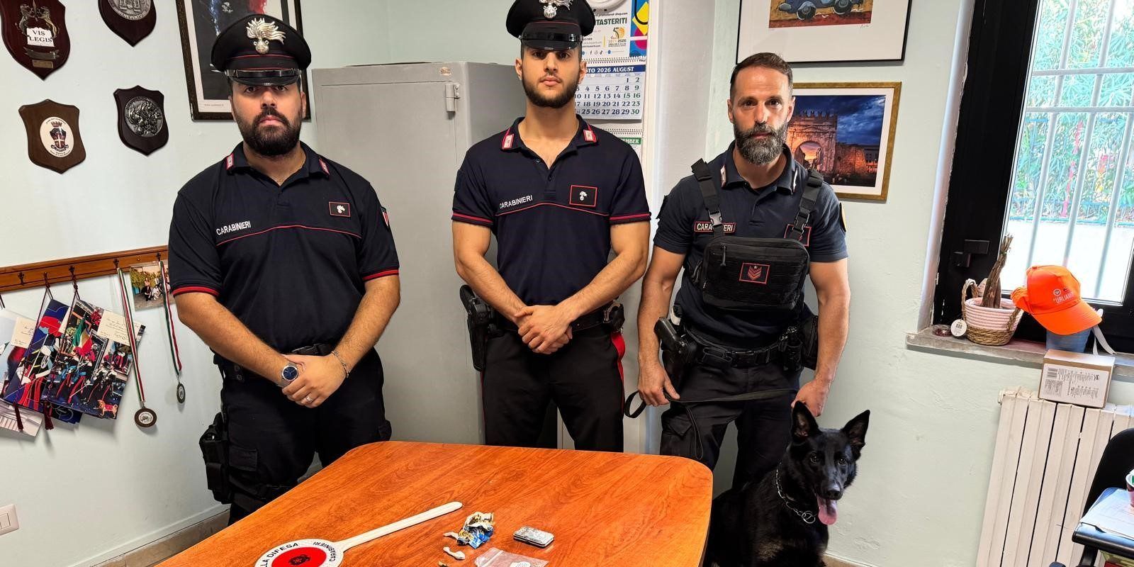 Hashish e cocaina in casa, arrestato un 18enne a Isola Capo Rizzuto