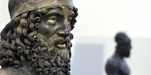 «Videro la morte di Cesare», dubbi sui tesori scomparsi dal carico. Perché i Bronzi sono ancora un mistero