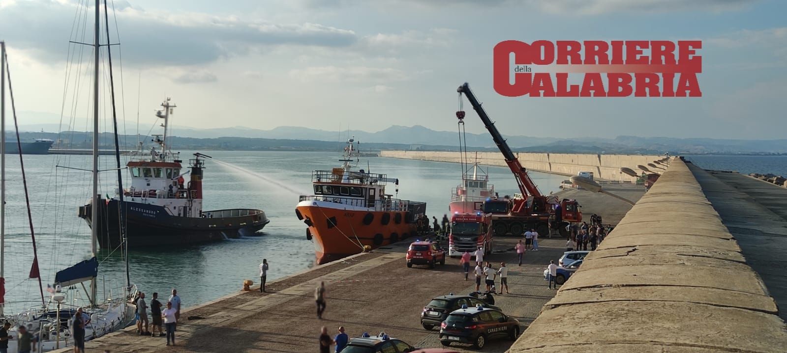 Forte esplosione al porto di Crotone in un rimorchiatore: tre morti – FOTO E VIDEO