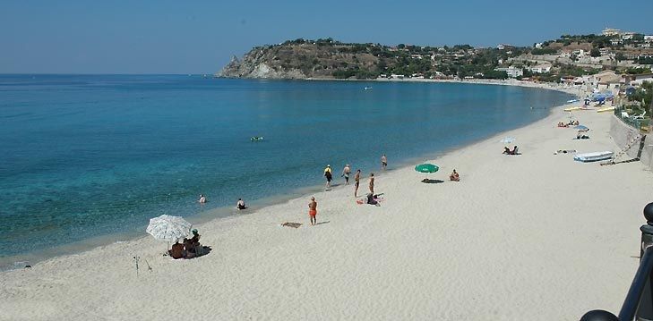 Tuffo sullo scoglio, la 25enne non è in pericolo di vita