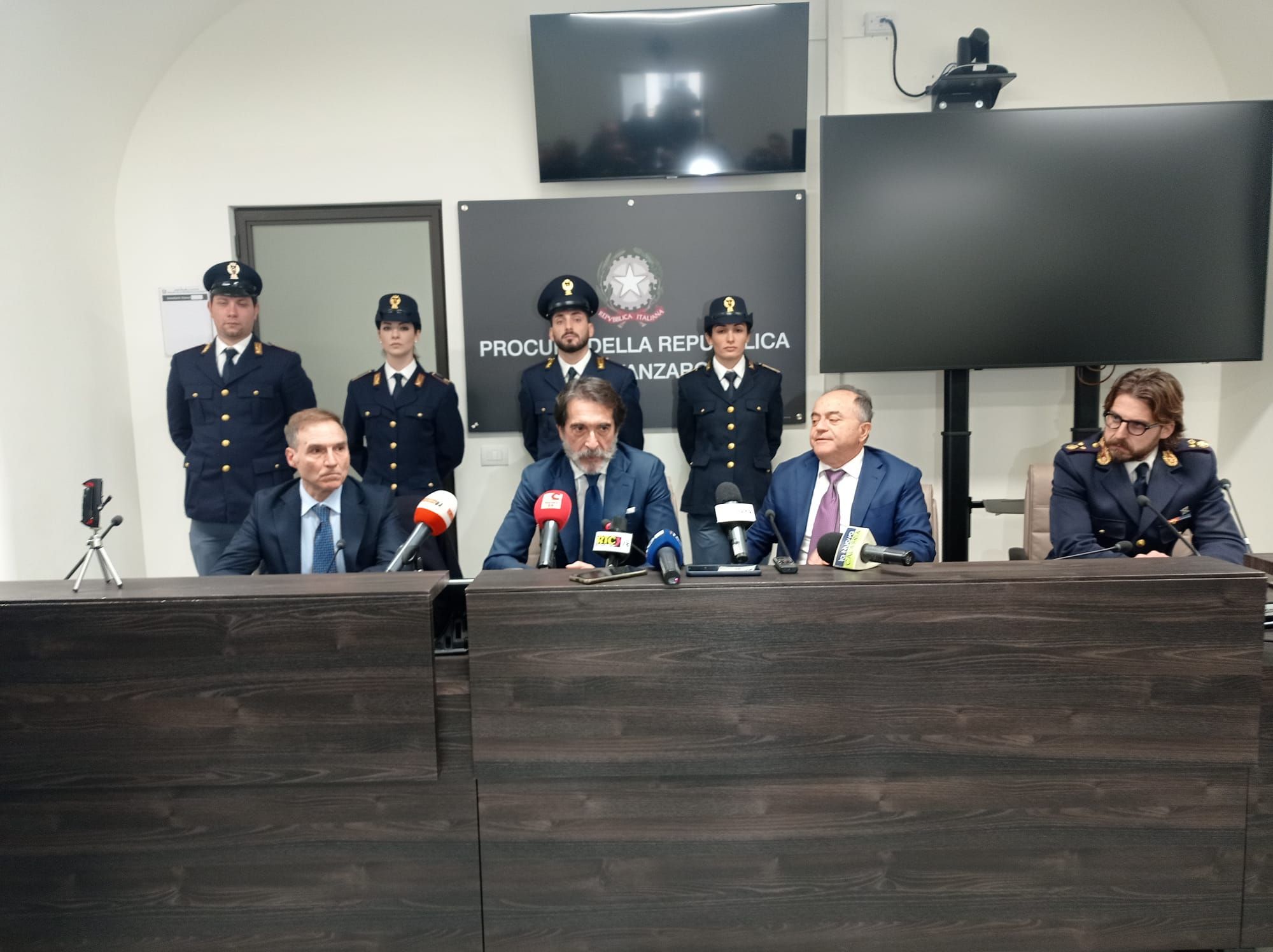 Gratteri: «Tutte le attività turistiche della Costa degli Dei nelle mani dei clan. Tangenti fino a 20mila euro al mese»