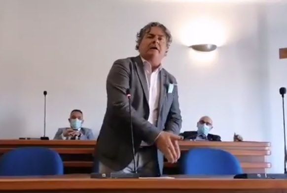 Mancuso: «Intervenire sulla proroga delle concessioni balneari»