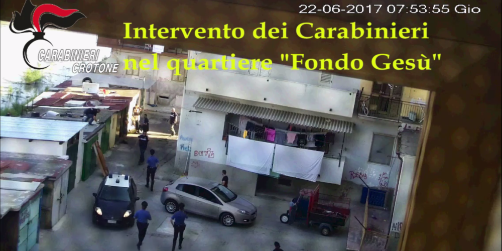 ‘Ndrangheta, colpite le cosche del Crotonese: coinvolte 12 persone – VIDEO