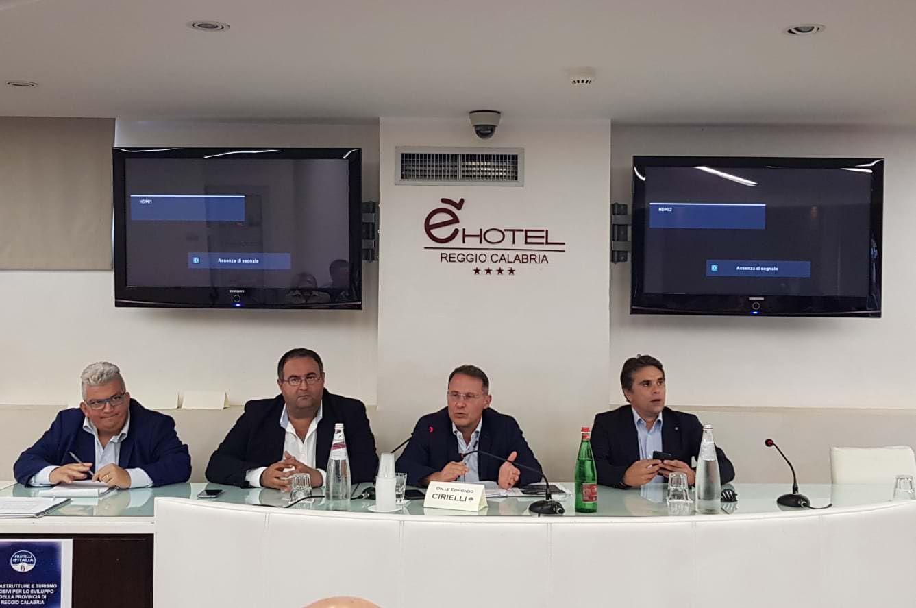 Cirielli (Fdi) a Reggio: «Presto il nome del centrodestra per le Regionali»