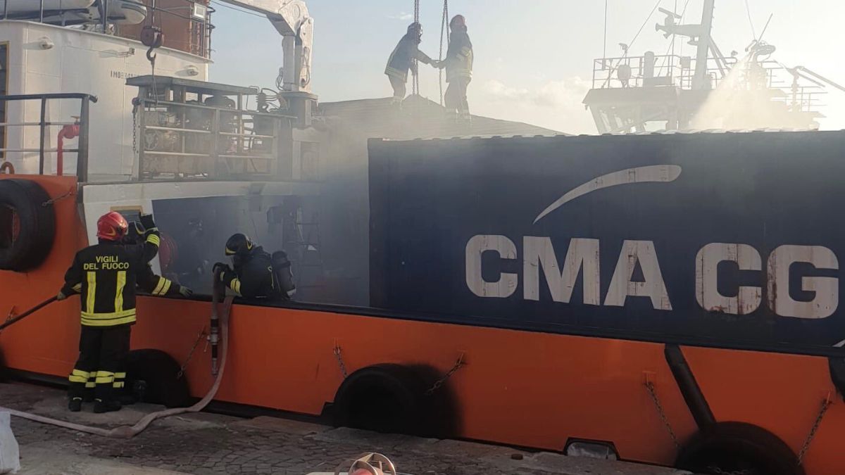 Esplosione sul rimorchiatore a Crotone, ci sono 2 indagati