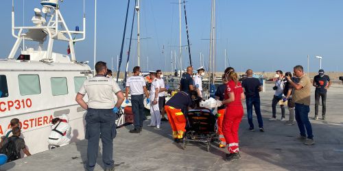 Quattro sbarchi in poche ore sulla costa jonica: 259 i migranti soccorsi tra Crotone e Roccella