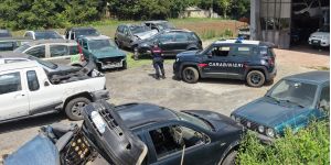 Officina meccanica abusiva nel Vibonese, sequestrata un’area di 1200 mq con veicoli abbandonati