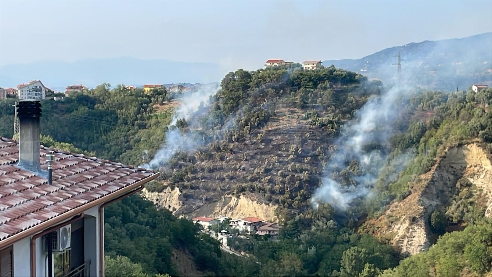 Incendio a Zumpano, il sindaco ringrazia i vigili del fuoco e Calabria Verde – VIDEO