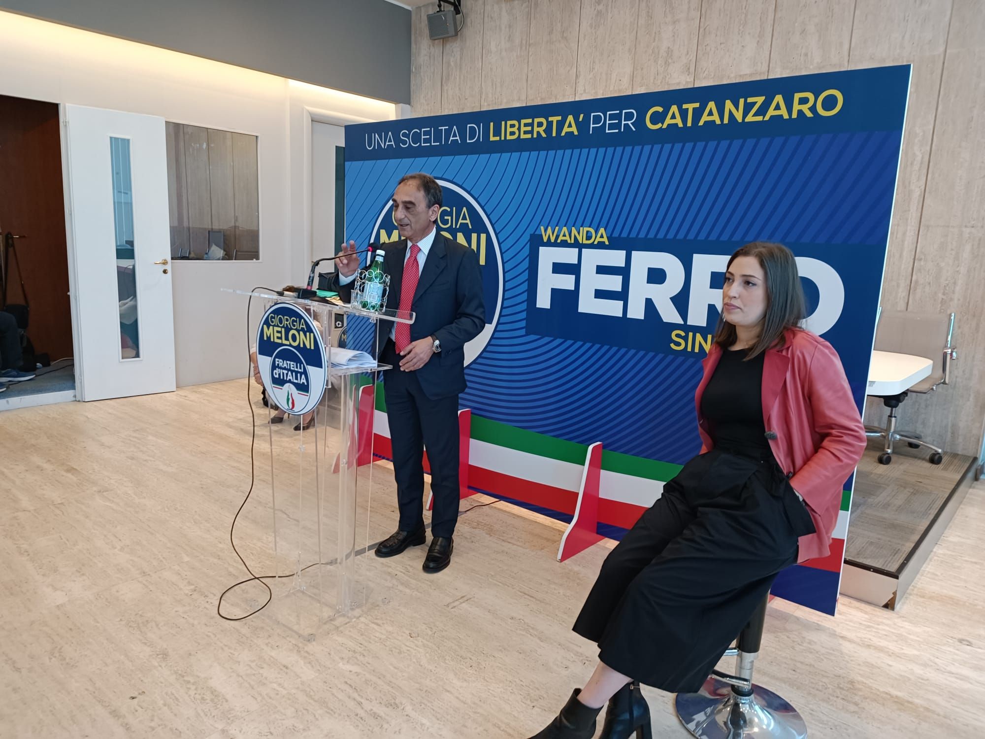 Abramo show, nel mirino i consiglieri portaborse, quelli che «non sanno l’italiano» e gli ingrati: «Non sono un delinquente»