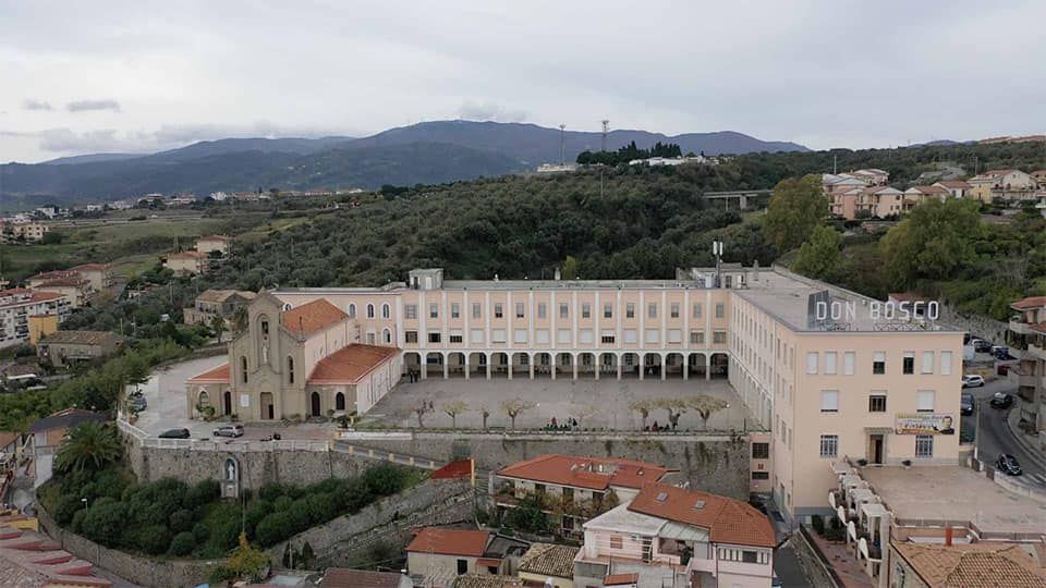 Liceo classico salesiano di Soverato a rischio chiusura: interviene Valditara