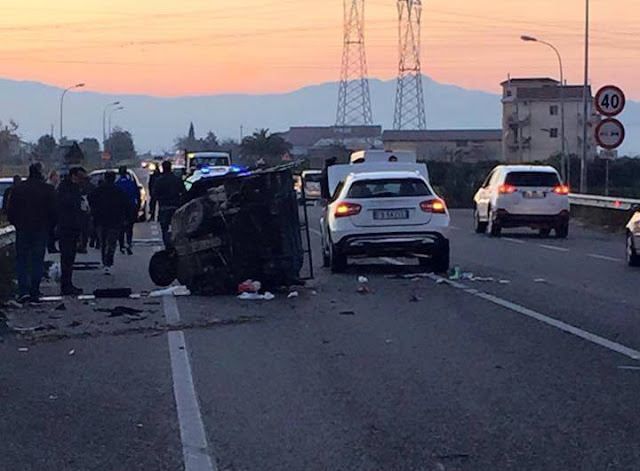 Impatto sulla 106, un morto e due feriti
