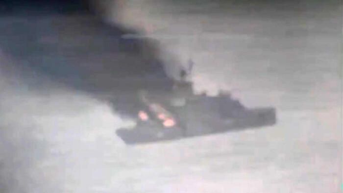 Giallo sulla fregata colpita nel Mar Nero. «Sta bruciando», dubbi sul video