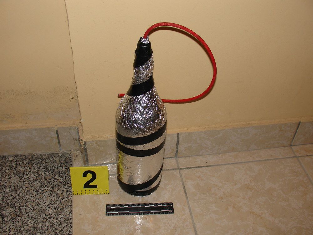 Nascondeva in casa una bomba di tre chili