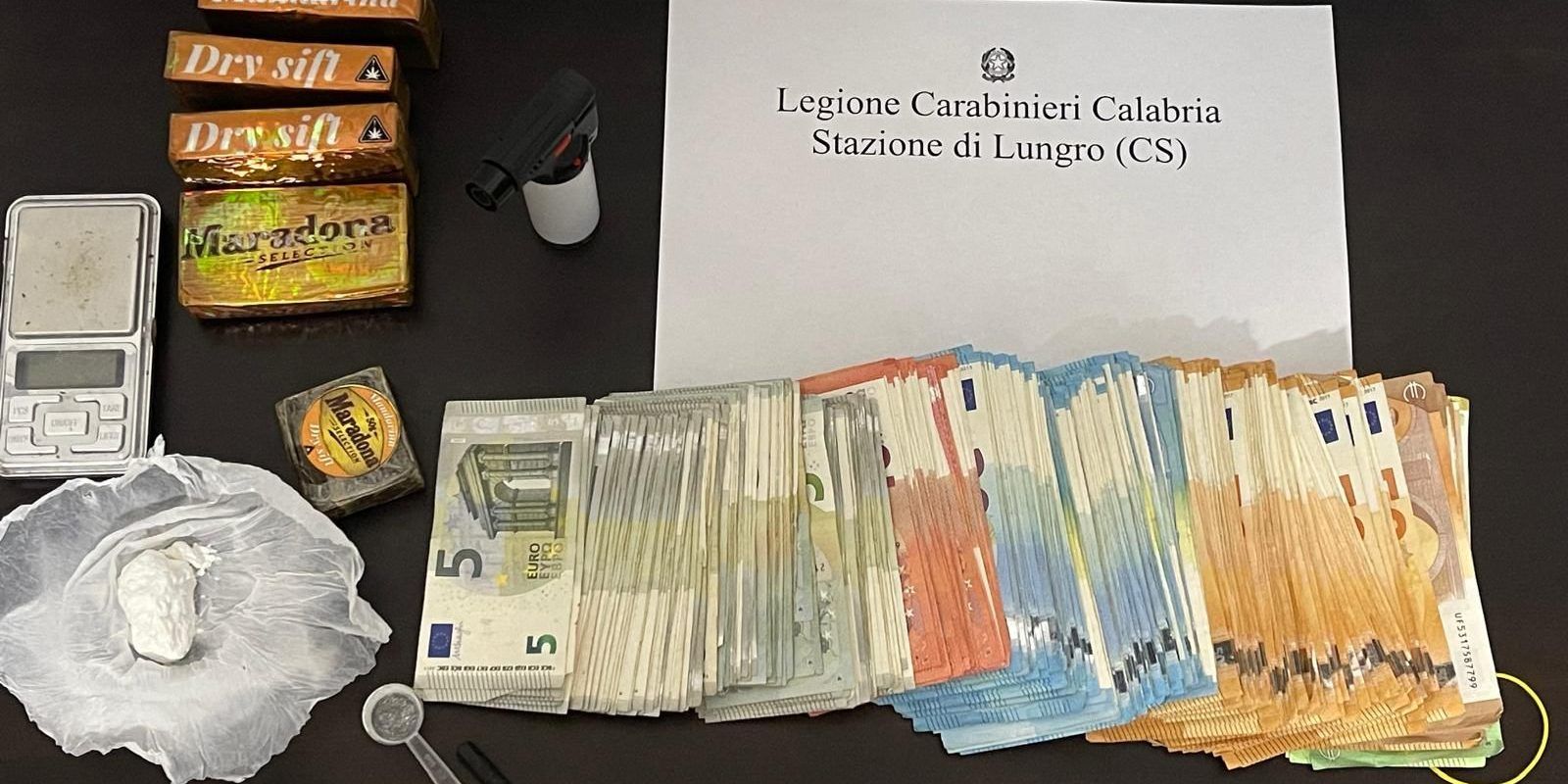 Cocaina, hashish e 35mila euro in casa: arrestato 30enne nel Cosentino