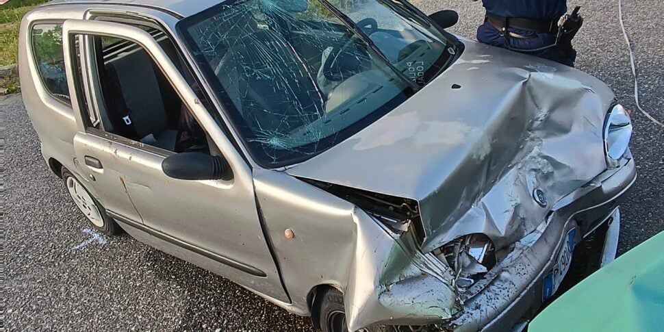 Scontro frontale tra due auto a Reggio Calabria, due vittime