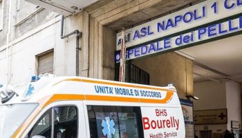 Napoli, 15enne ferito con colpi d’arma da fuoco