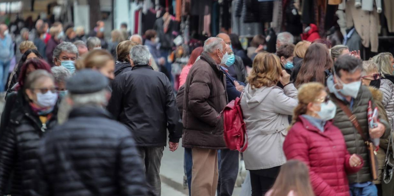 «Zona rossa, vaccini e contagi: rebus senza fine»