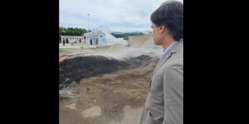 Reggio, in fumo i rotoli del manto sintetico nel campo di Catona