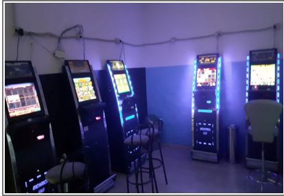 Sequestrati cinque “totem” abusivi in un bar di Isola Capo Rizzuto