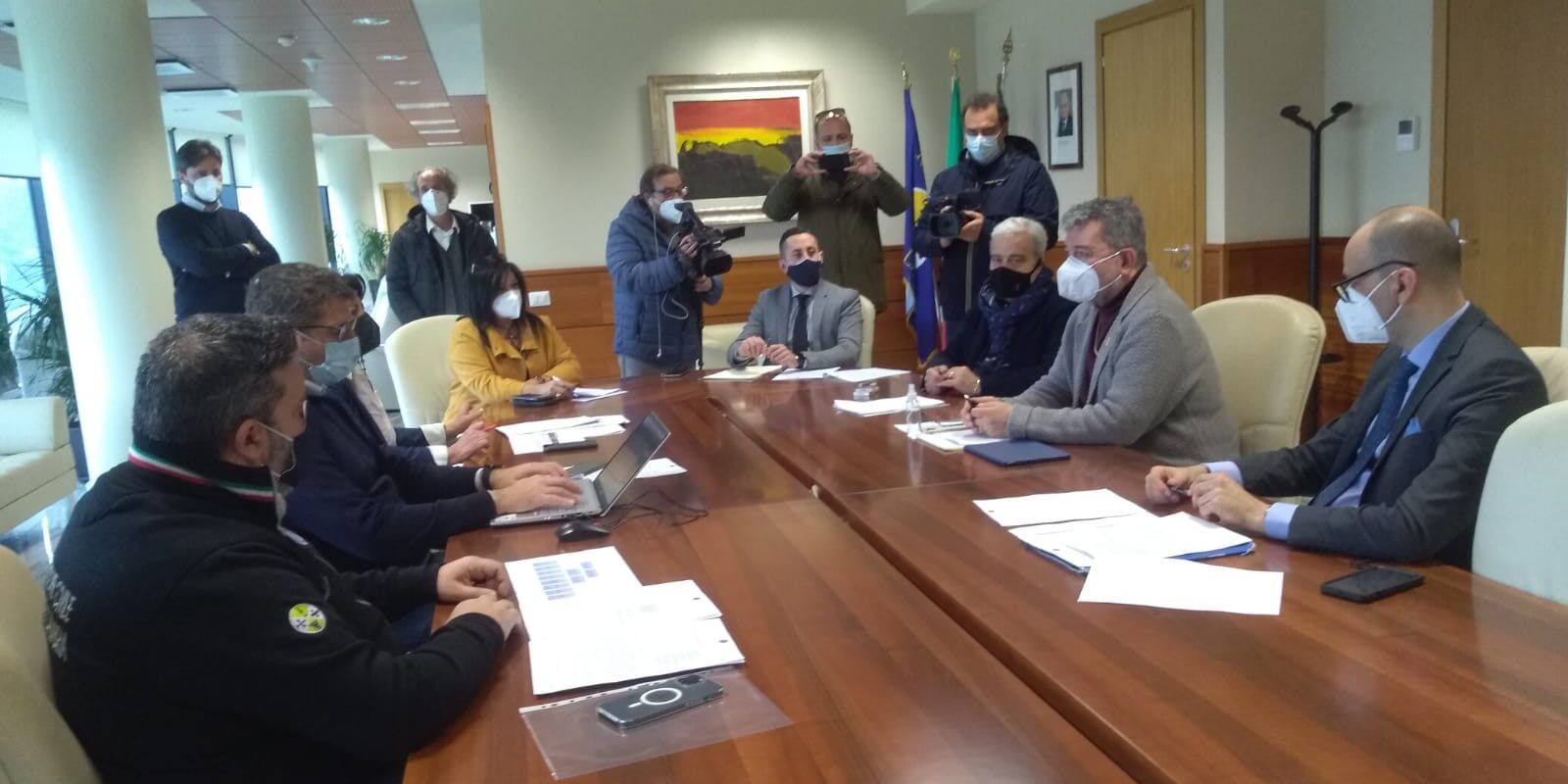 Longo: «Per ora siamo in “zona gialla”. Inevitabile chiusura delle scuole per una vaccinazione di massa» – VIDEO