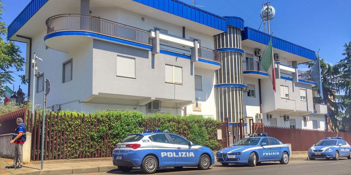 Corigliano Rossano, rapina a mano armata in una tabaccheria: bottino da 600 euro